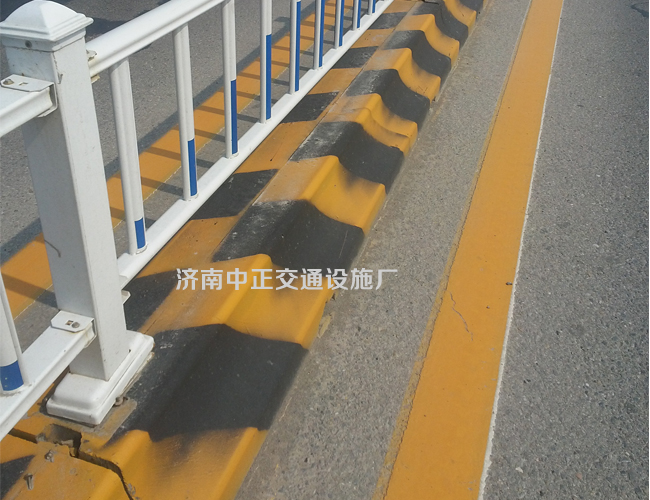 城市公路隔離墩