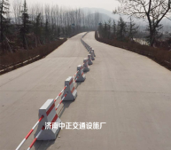 水泥隔離墩安裝效果